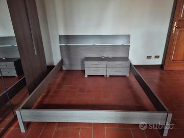 letto, comodini, armadio e cassettiera