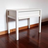 Comodino con cassetto