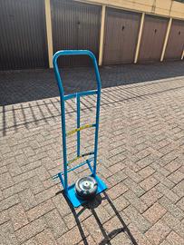 Carrello manuale a due ruote.
