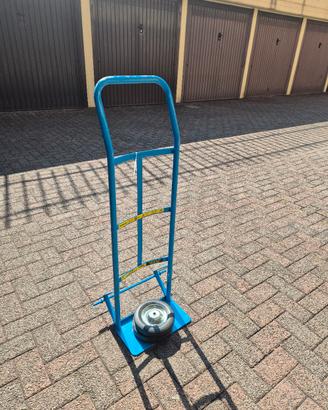 Carrello manuale a due ruote.