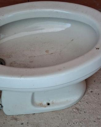 Bidè con rubinetto