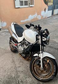 MOTO HONDA HORNET