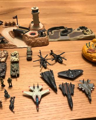 Micromachines militari e guscio Mighty Max