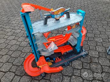 Ultimate Garage Pista Hot Wheels Con Squalo Montaggio Pista Hot