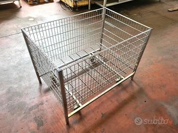 bancarella in filo con ruote usata