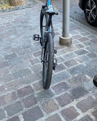 MTB nera e blu
