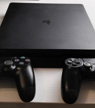 PS4 1 tera + 2 joystick