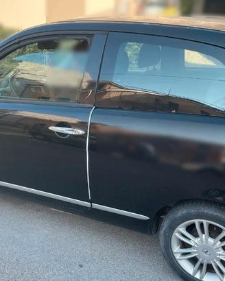 lancia y 1.3 MJT diesel 90cv