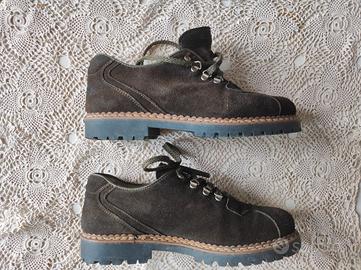scarpe tirolesi scamosciate