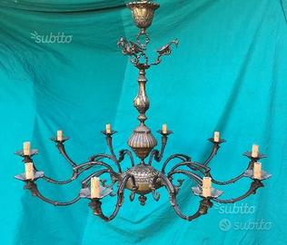 Lampadario imponente a 10 bracci in bronzo dorato