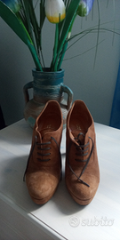 Scarpe stringate in camoscio