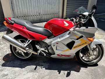 Honda vfr800 50^anniversario