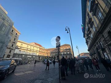 NEGOZIO A NAPOLI