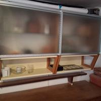 vetrinetta sospesa con vetri scorrevoli 