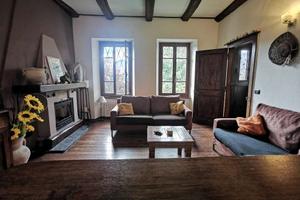 Villa a Quarna Sotto