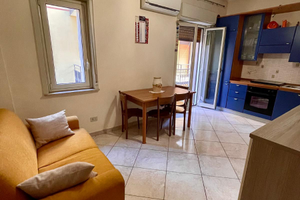 Luminoso pentavani ristrutturato con doppi serviz