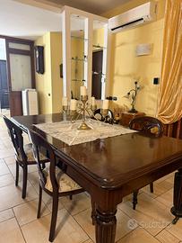 Tavolo vittoriano con sedie