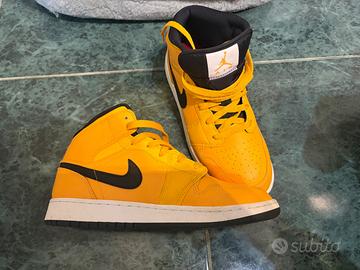 Air Jordan 1 Mid "University Gold/Black"