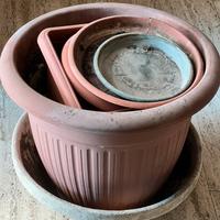 Vasi/sotto plastica/terracotta varie dim. e forme