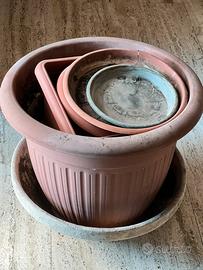 Vasi/sotto plastica/terracotta varie dim. e forme