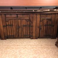 Mobile in legno massello stile rustico