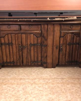 Mobile in legno massello stile rustico