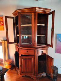 credenza con vetrine