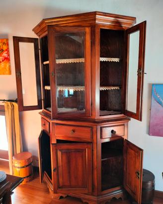credenza con vetrine