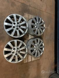 Cerchi in lega  16” a razze