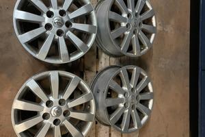 Cerchi in lega  16” a razze