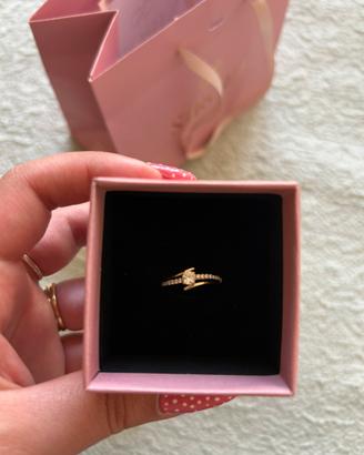 Anello in oro giallo stroili