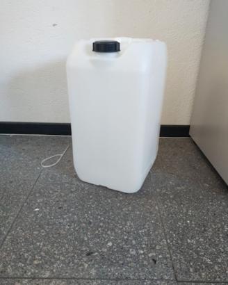 n. 10 taniche di plastica da 25 Litri