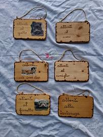 Targhette in legno con incisioni di animali nuove 