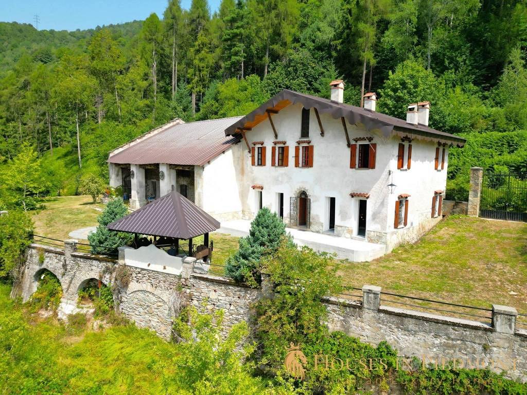 Rustico / Casale di 380 m² con più di 5 locali a G - Vista 2