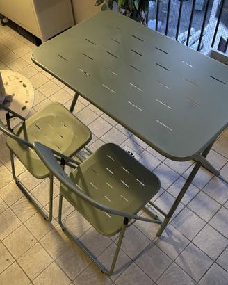 Tavolo da esterno + 4 sedie