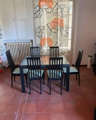 Tavolo allungabile in vetro e legno nero + 6 sedie