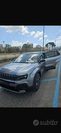 Jeep Avenger Summit come nuova.