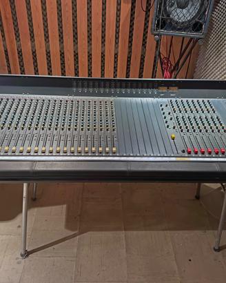 Mixer studio Soundcraft 600 24 canali patchbay
