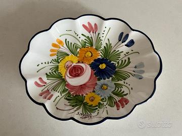 Piatto centrotavola in ceramica dipinto a mano