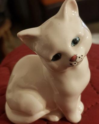 Manifattura inglese. Royal Doulton. Ceramica bianc