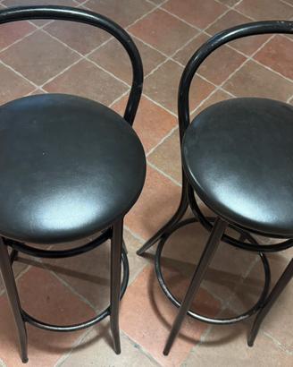 Coppia sgabelli bar neri, usati con schienale.