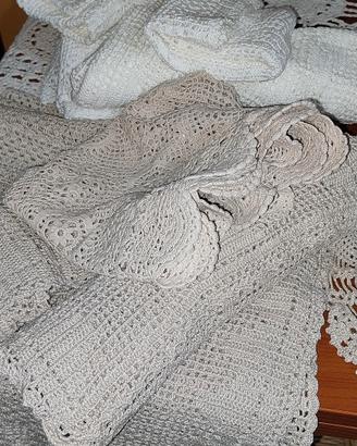 set 50 pezzi  vintage centrini a uncinetto 