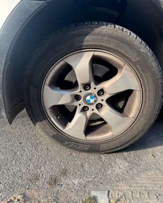 Cerchi BMW x3 con gomme al 60%