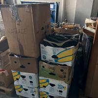 Lotto 16 scatole di Grucce (legno, plastica ecc.