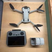 DJI Mini 4 Pro con 3 batterie e RC2