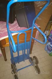 Carrello per scale a tre ruote