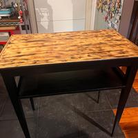 Tavolino vintage in legno color nero top bruciato