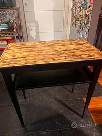 Tavolino vintage in legno color nero top bruciato