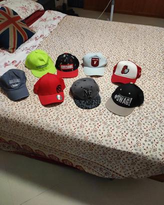 stock di 8 cappelli sportivi da ragazzo 
