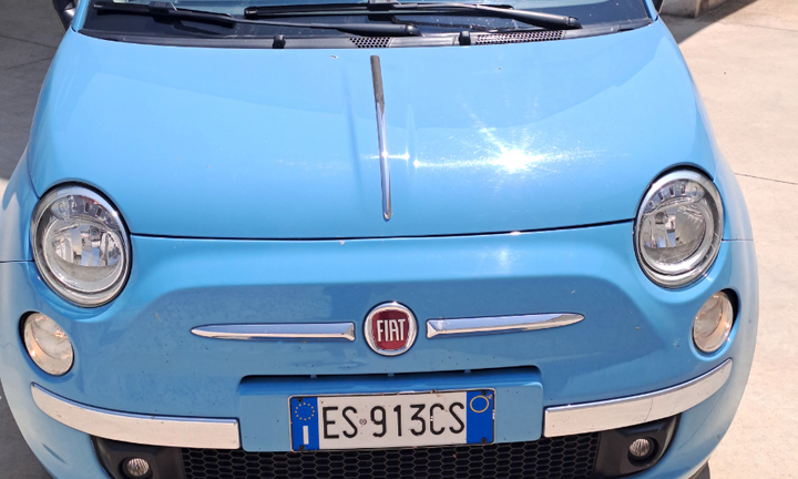 500c decapottabile di colore unico